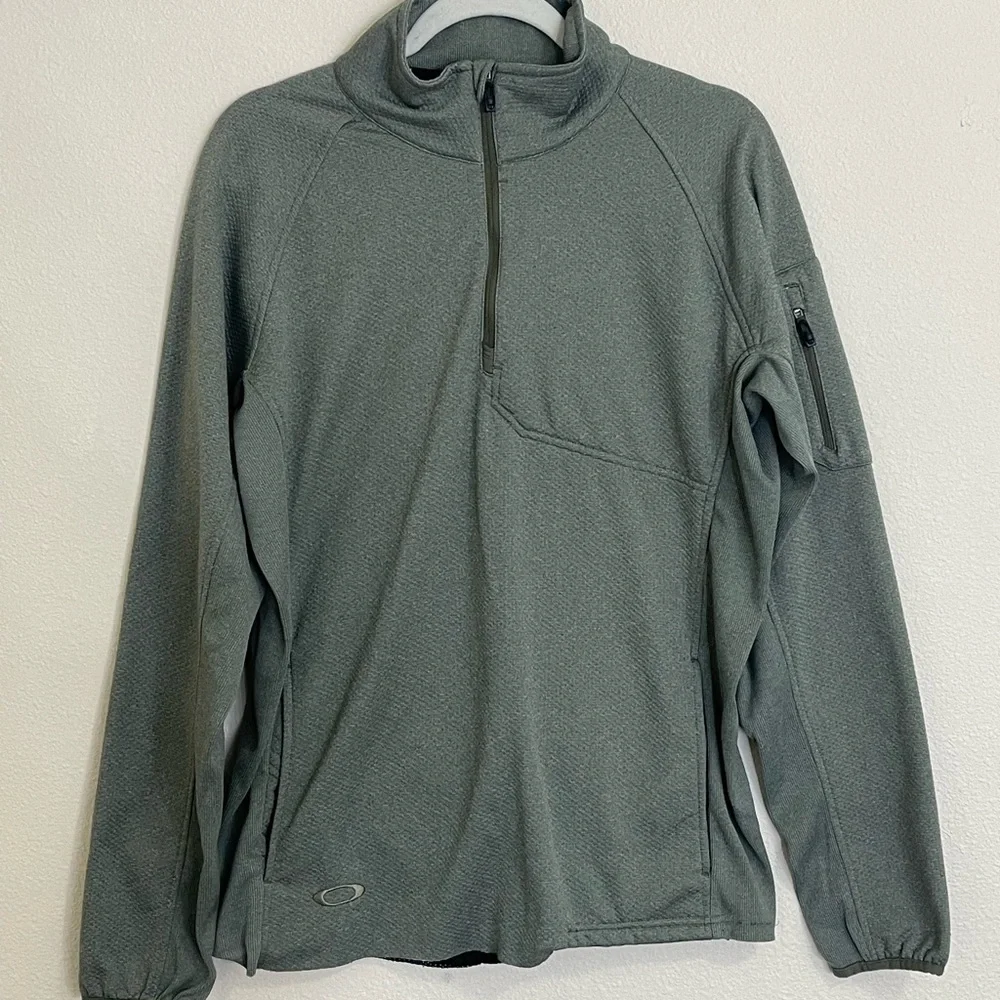 Oakley Men's Quarter Zip Pullover - Size Medium